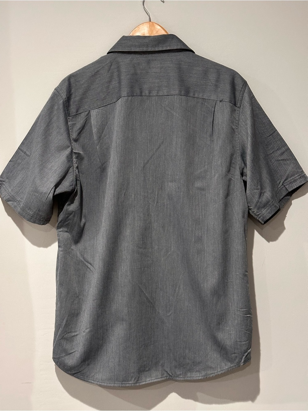Wrangler Short Sleeve Button-Up Shirt in Grey - Picture 4 of 4